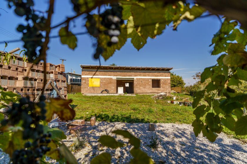 4-izbový rozostavaný rodinný dom, kompletne podpivničený v tichej lokalite, ul. Domové role, Bratislava-Ružinov – fotka 3