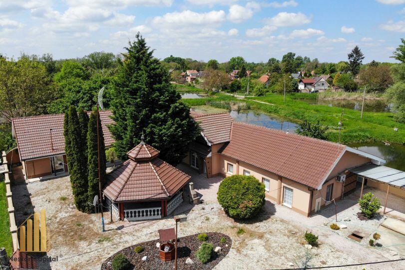 Rodinné sídlo s vlastným wellnessom v nádhernej prírode pri rieke Nitra