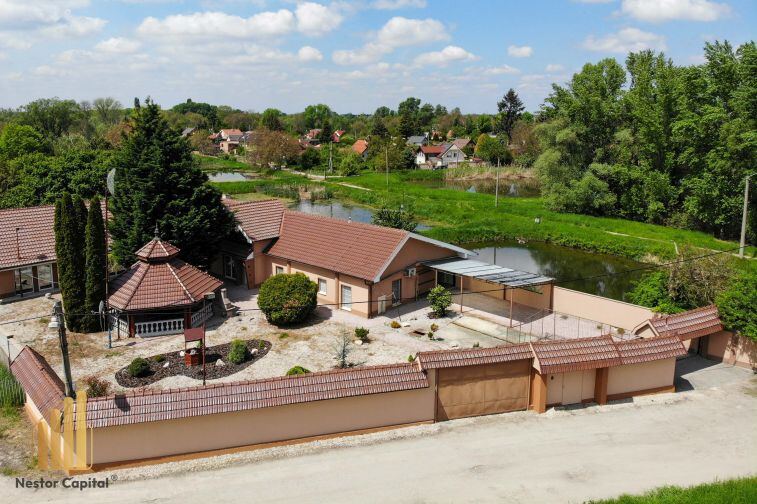 Rodinné sídlo s vlastným wellnessom v nádhernej prírode pri rieke Nitra, Nové Zámky – fotka 4