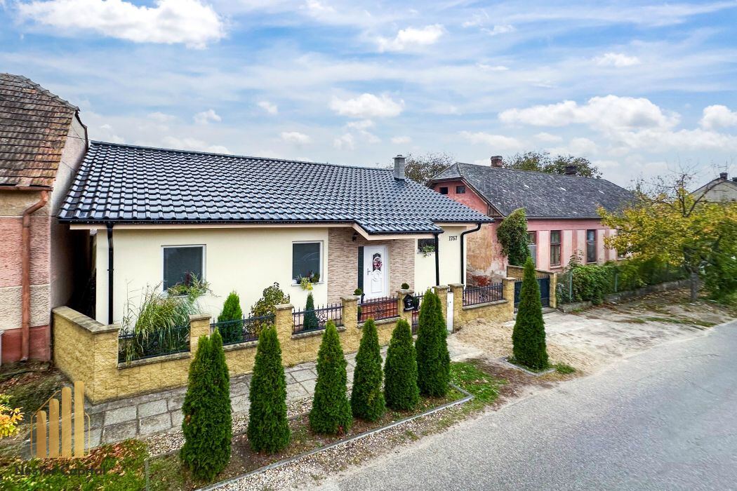 Novostavba-Elegantný 4-izbový rodinný dom s bazénom, Šaštín - Stráže – fotka 1